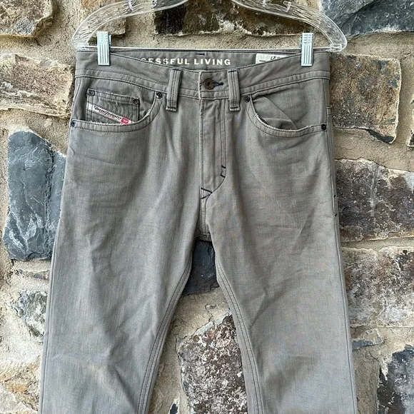 Diesel Industry Denim Division “For Successful Living” Slim-Carrot Jeans size 27